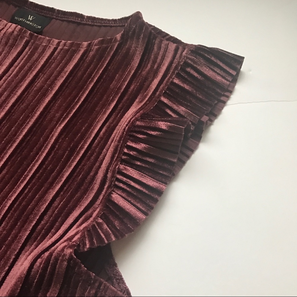 NWT crushed velvet top with ruffle shoulder - Picture 4 of 8